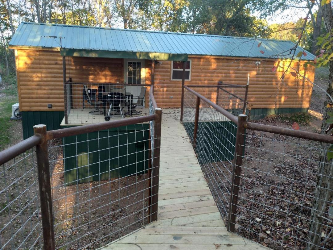 Cabin With A Tree House On A Buffalo Farm . Marshall Exterior photo